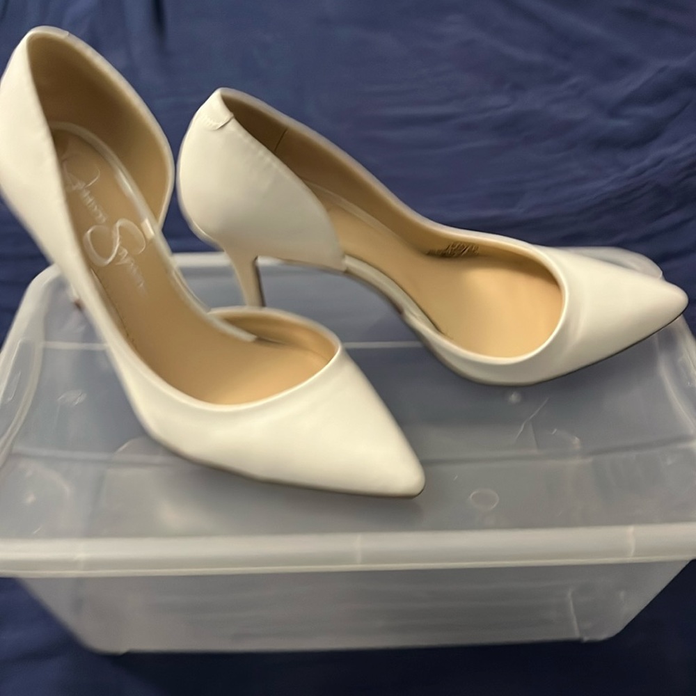 Jessica Simpson pump